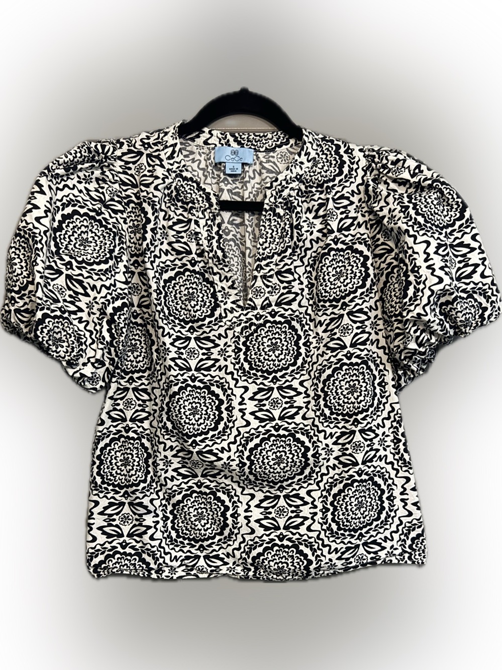 CeCe Black and White Puff Sleeve Floral Medallion Cotton Blouse